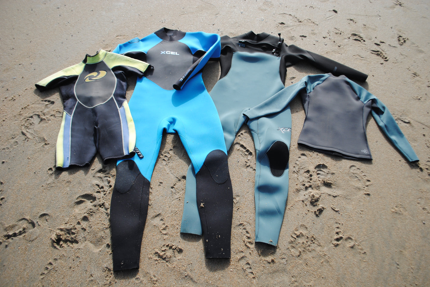 Children's wetsuit rentals in Huntington Beach, Orange County, California 92648