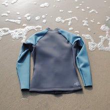 Load image into Gallery viewer, Women&#39;s wetsuit rentals in Huntington Beach, Orange County, California, 92648.
